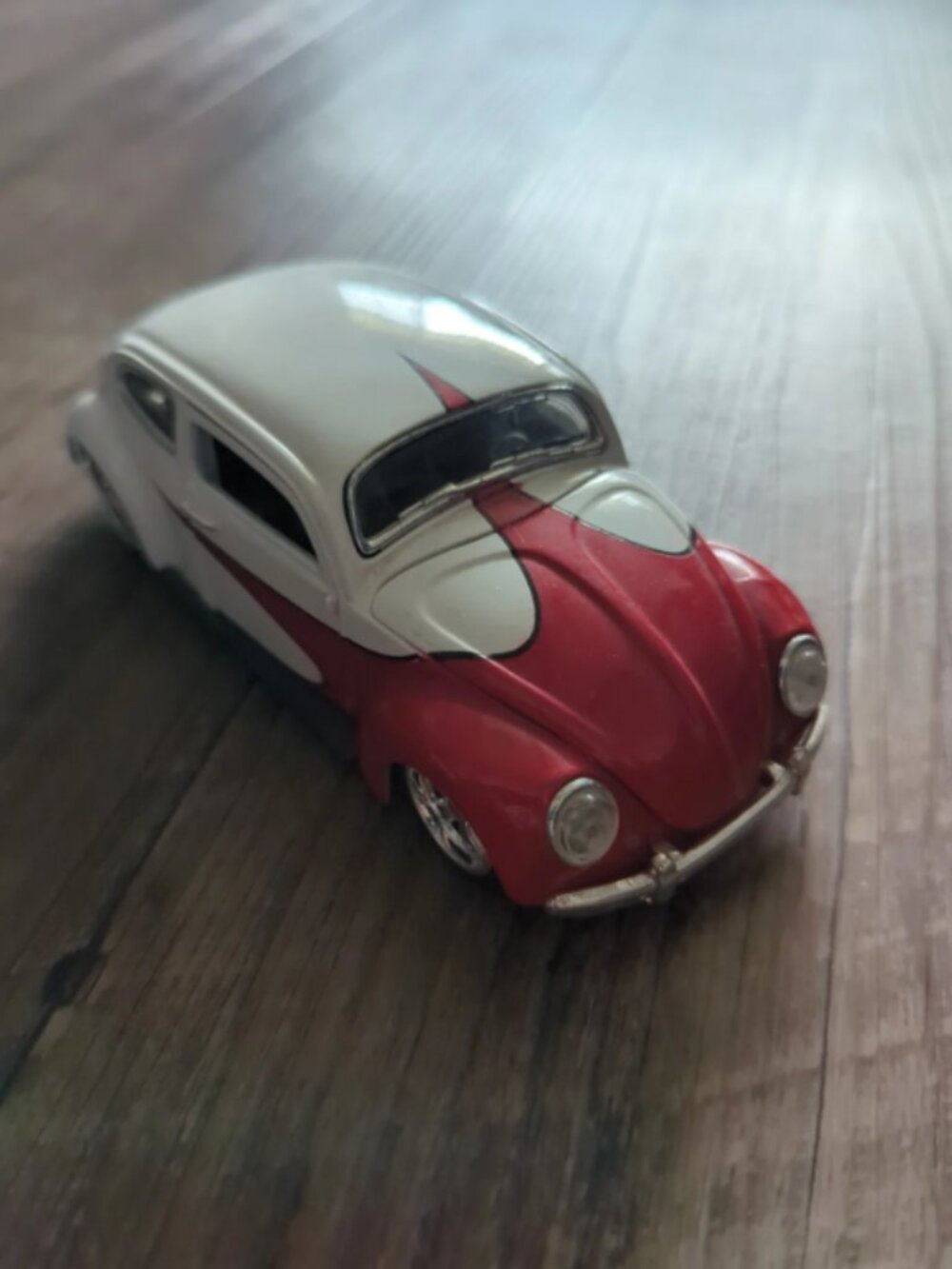 Maisto Custom Shop (or G-Rides) Series 1:24 Scale Volkswagen Beetle